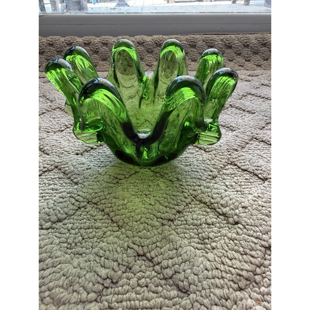 Vintage Green Art Glass 8 Finger Bowl Trinket -Ashtray -Candy Dish Hand Blown